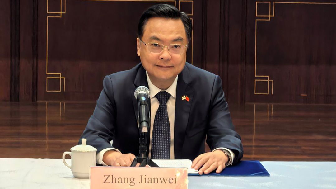 ทูตจีนบรรยายสรุปการเสด็จฯ เยือนจีนของ'ในหลวง-พระราชินี' ย้ำ'จีน-ไทยใช่อื่นไกลพี่น้องกัน'