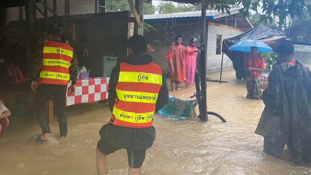 ‘สุชาติ’สั่งด่วน‘ฮ.ทส.–กรมอุทยานฯ’ลงพื้นที่ 4 จังหวัด ระดมช่วยน้ำท่วม แบบ One Team