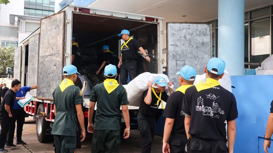 ‘ในหลวง‘ ทรงห่วงใยราษฎรที่ประสบอุทกภัยทางภาคใต้ ระดมช่วยเหลือ 9 จังหวัด