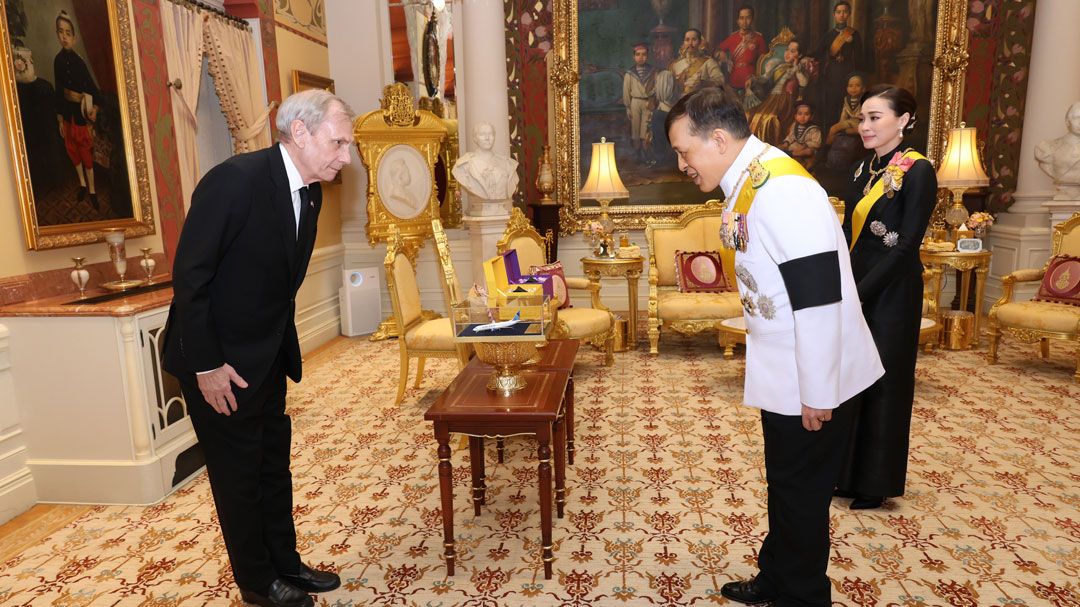 ‘ในหลวง-พระราชินี‘ พระราชทานพระบรมราชวโรกาสให้ ทูตต่างประเทศประจำประเทศไทย เฝ้าฯ กราบบังคมทูลลา ในโอกาสที่จะพ้นจากหน้าที่