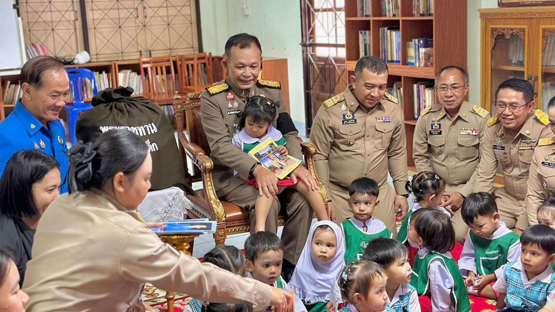 โปรดเกล้าฯ องคมนตรี เชิญถุงพระราชทาน มอบราษฎรประสบอุทกภัยพื้นที่นครศรีธรรมราช-สุราษฎร์ธานี