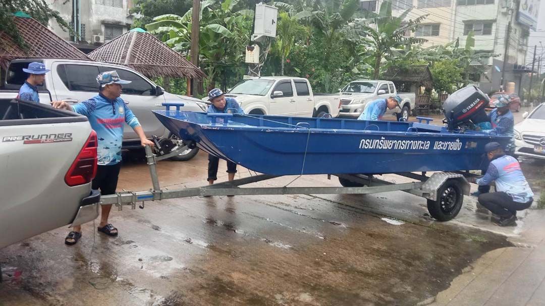 ‘สุชาติ’ระดม 15 ทีมกู้ภัยทางน้ำ-เรือ 25 ลำ ลงพื้นที่ช่วยผู้ประสบอุทกภัยภาคใต้ ตลอด 24 ชั่วโมง