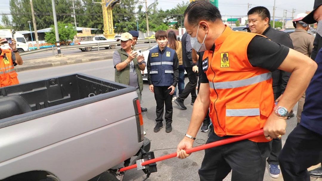 สมุทรสาครลุย! Kick Off 'ตรวจจับ ปรับจริง' ห้ามรถควันดำวิ่งถนน สกัด PM 2.5