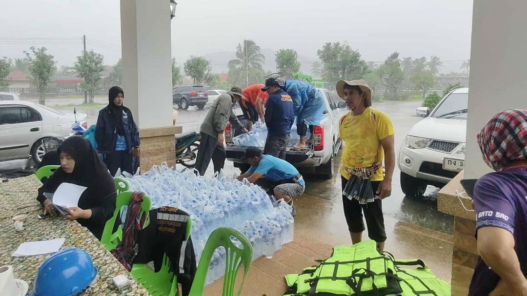 กรมศุลกากรระดมกำลังช่วยเหลือผู้ประสบภัยน้ำท่วมใต้