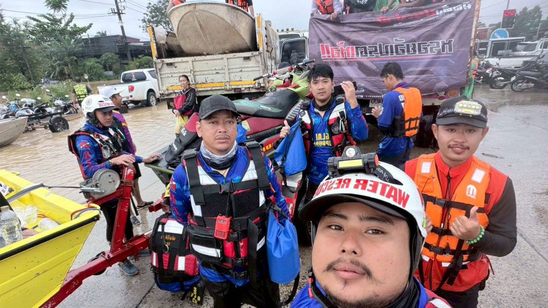 วรวงศ์ สส.ลพบุรี เพื่อไทย ร่วมส่งเรือพร้อมทีมกู้ภัย ช่วยอพยพผู้ประสบภัยในอ.หาดใหญ่