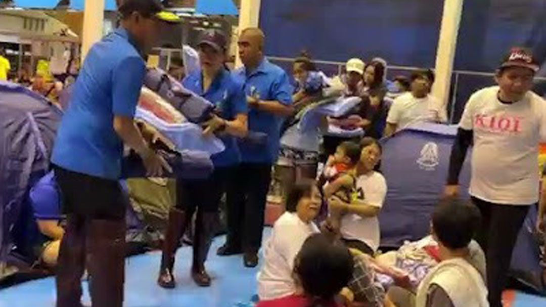 ‘ในหลวง‘โปรดเกล้าฯให้มูลนิธิราชประชานุเคราะห์ฯ จัดส่งสิ่งของพระราชทานเครื่องอุปโภคบริโภค ช่วยผู้ประสบอุทกภัยภาคใต้