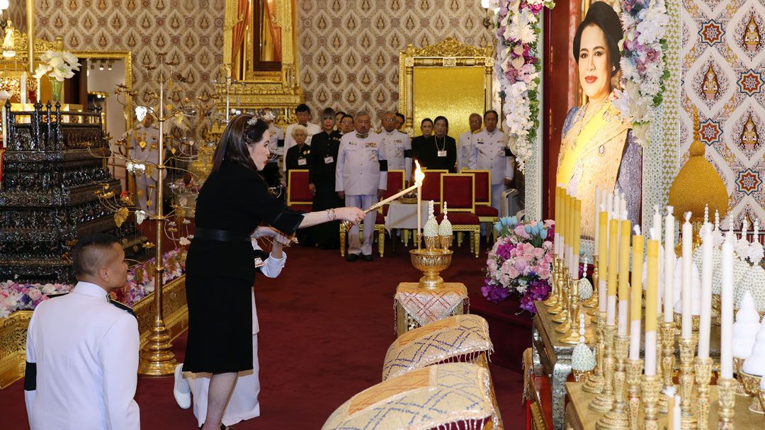 ‘เจ้าฟ้าจุฬาภรณวลัยลักษณ์‘ เสด็จฯบำเพ็ญพระราชกุศลพระพิธีธรรมสวดพระอภิธรรมพระบรมศพ ‘สมเด็จพระพันปีหลวง‘