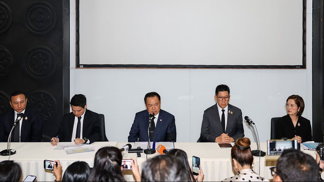 นายกฯสั่งเดินหน้าช่วยคนใต้  เยียวยานํ้ำท่วม  พร้อมตั้งรพ.สนามหากจำเป็น