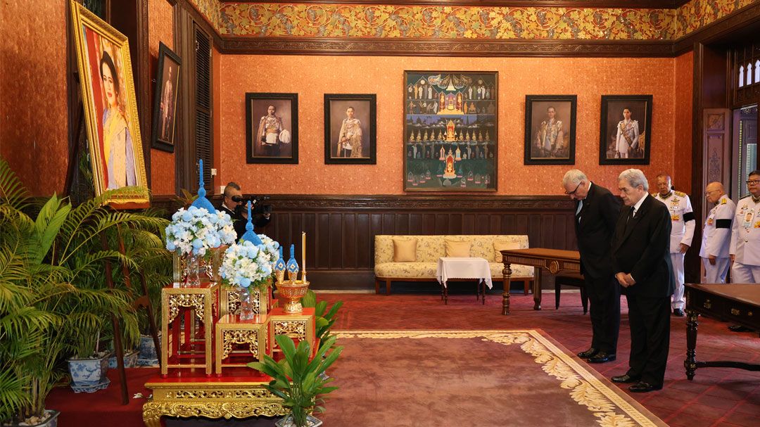 ผู้แทนรัฐบาลประเทศนิวซีแลนด์ ลงนามถวายความอาลัย ‘สมเด็จพระพันปีหลวง’