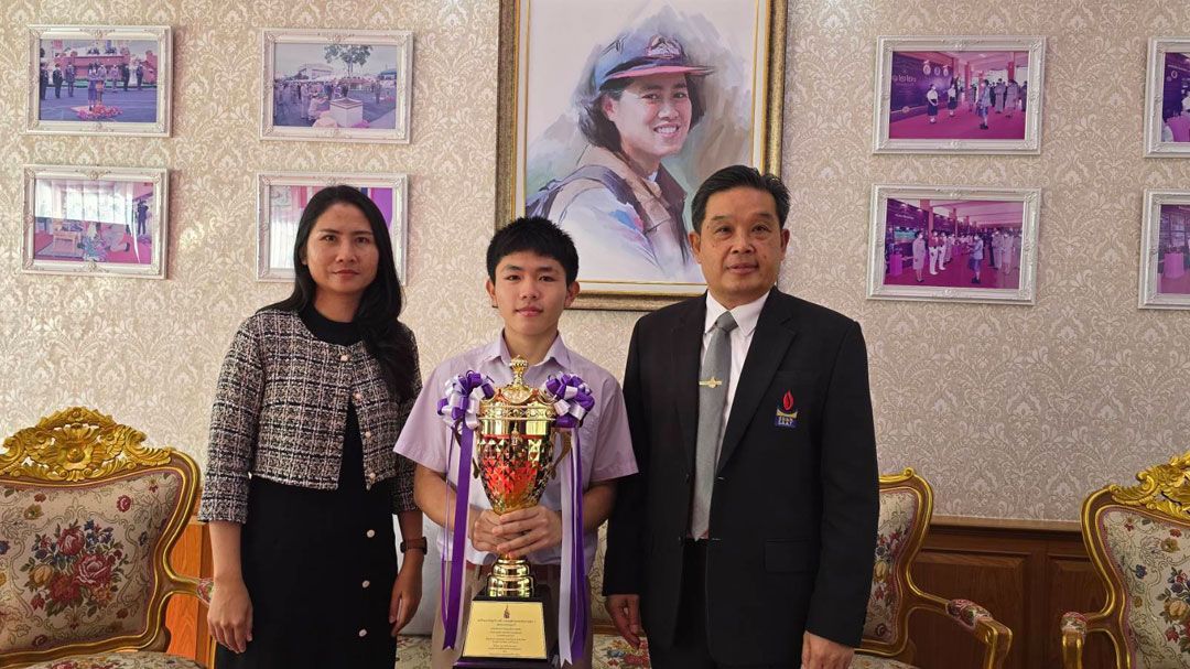 ราชสีมาวิทยาลัยสร้างประวัติศาสตร์ นักเรียน ม.6 คว้าถ้วยพระราชทาน \'เอแมท\' ระดับประเทศ