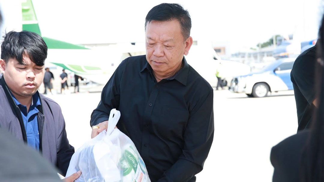 อธิบดีกรมฝนหลวง ลุยลำเลียงถุงยังชีพ เดินหน้าช่วยเหลือต่อเนื่องหลังน้ำลด