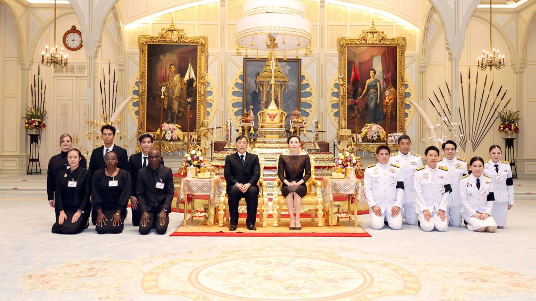 ในหลวง พระราชินี พระราชทานพระบรมราชวโรกาสให้ ธรรมนัส นำนักวิ่งมาราธอนชาวเคนยา เหรียญทองโอลิมปิก และคณะเฝ้าฯ