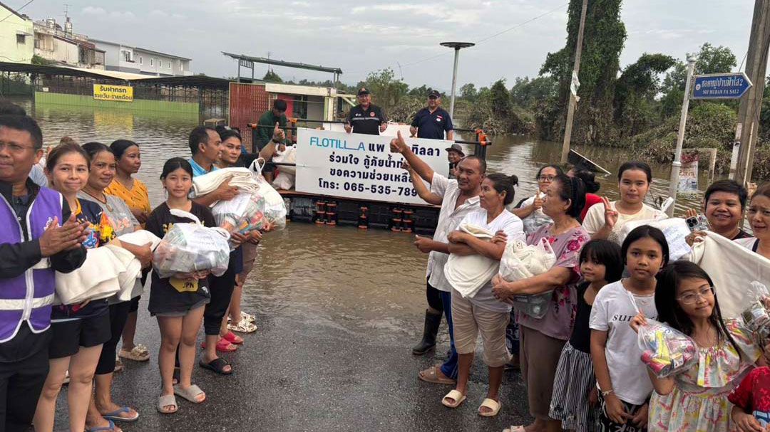 'โฟลทิลลา เทคโนโลยี'ส่งแพลอยน้ำกู้ภัยเซฟโฟลต และทีมอาสาช่วยน้ำท่วมภาคใต้