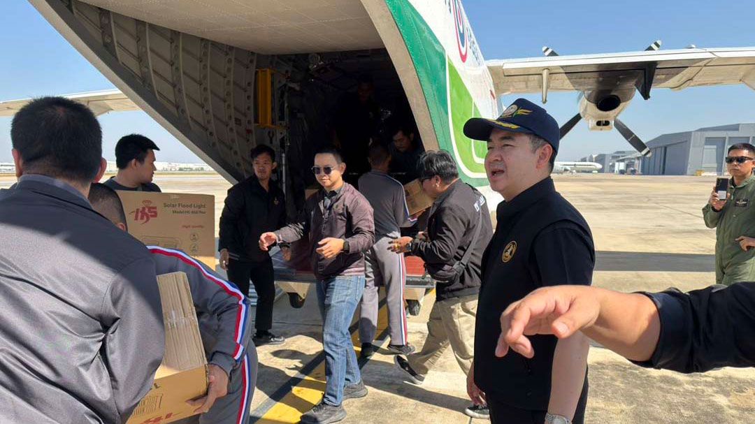 'กรมการข้าว'สนับสนุน โคมไฟสปอร์ตไลท์พลังงานแสงอาทิตย์ 1,000 ชุด ช่วยเหลือน้ำท่วม