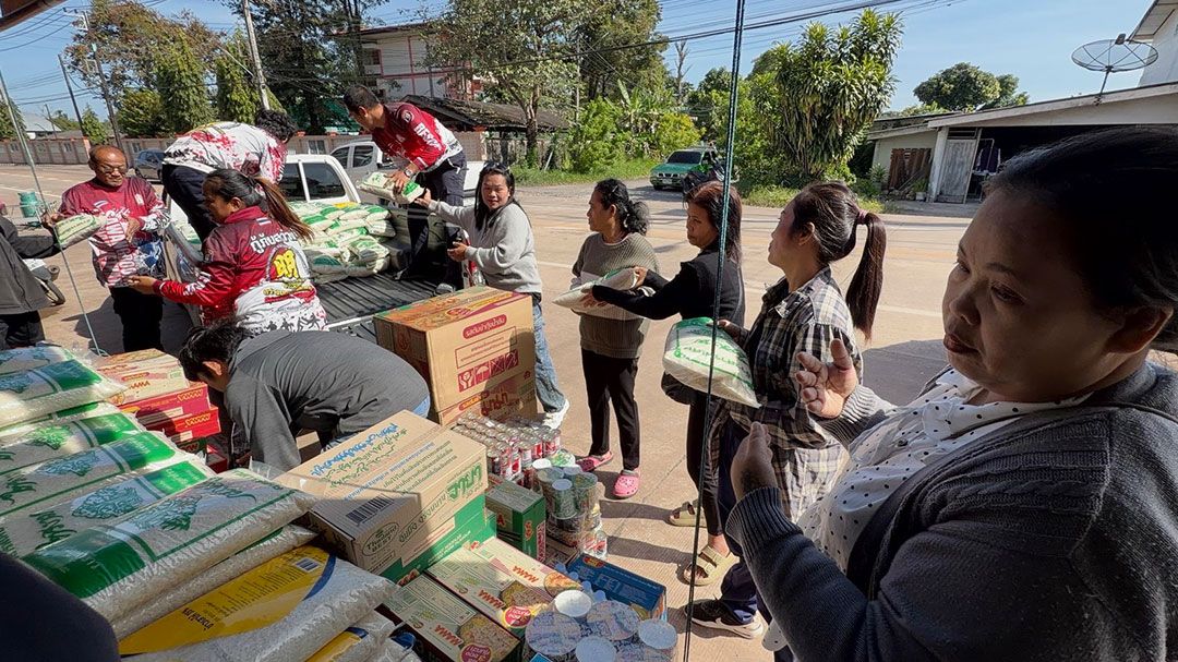 เครือข่ายคนไทยพลัดถิ่นฯ จ.ตราด  ส่งกำลังใจ-สิ่งของ ช่วยชาวภาคใต้
