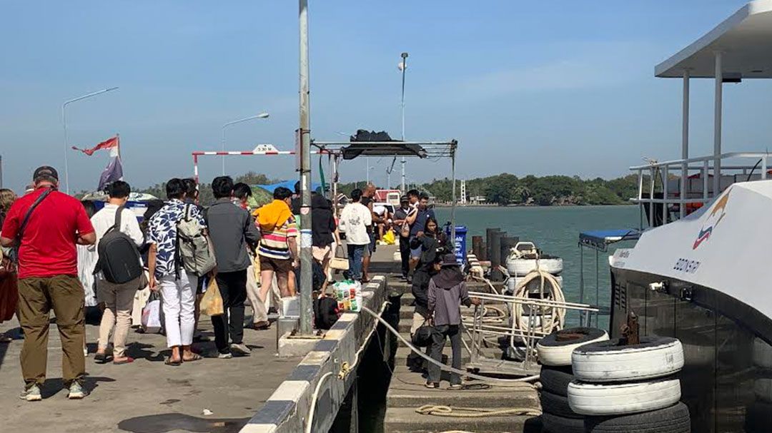 อ.เกาะกูด ยังคึกคัก  แม้อุณหภูมิลดฮวบ