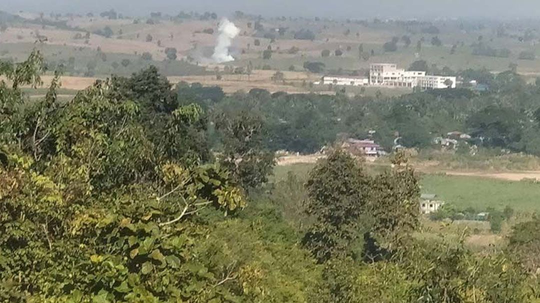 ทหารยิงเตือน  เมียนมาสู้รบชนกลุ่มน้อย  กระสุนปืนค.60ตกฝั่งไทย