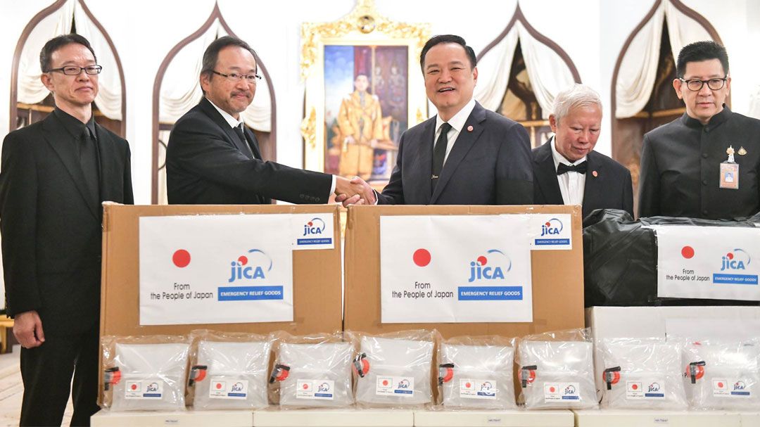 นายกฯ รับมอบชุดของบรรเทาทุกข์จากรัฐบาลญี่ปุ่นผ่านไจก้า ช่วยผู้ประสบภัยภาคใต้