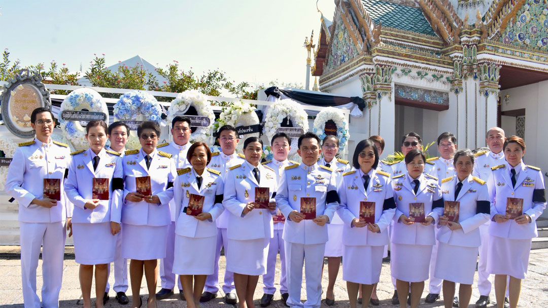 คณะบุคคล-ประชาชนทั่วไทยพร้อมใจถวายสักการะพระบรมศพ สมเด็จพระพันปีหลวง