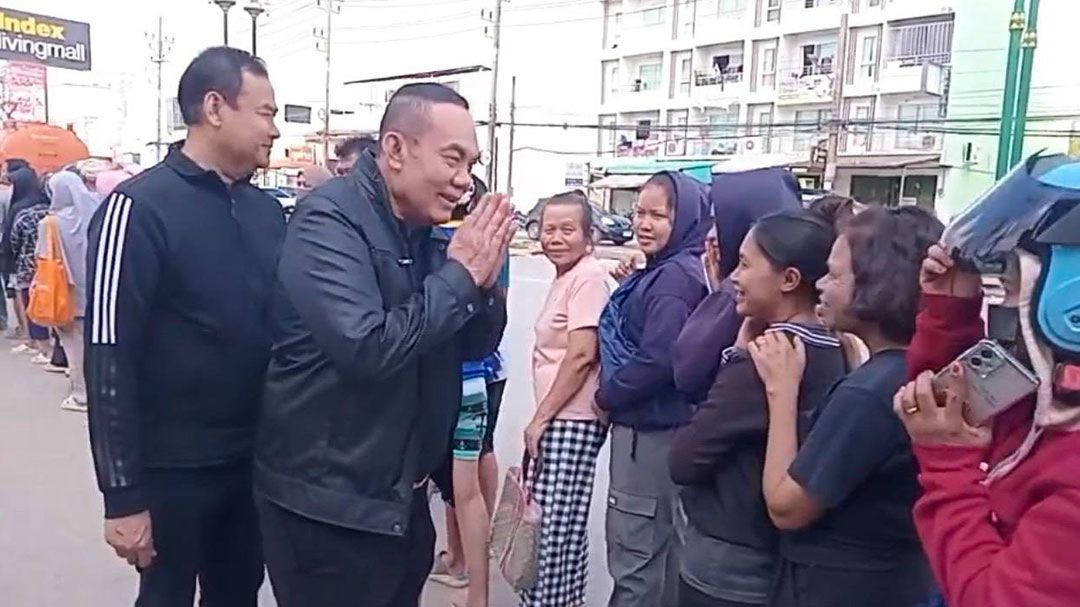 'อดีตนายกฯสภาทนายความ'ลงพื้นที่มอบของยังชีพช่วย ปชช.ที่เดือดร้อนจากภัยน้ำท่วม