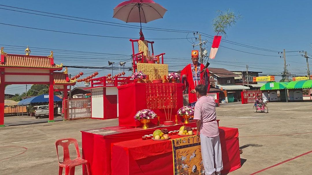'ศาลเจ้าแม่ทับทิมพิชัย'จัดยิ่งใหญ่เปลี่ยนเครื่องทรง เบิกพระเนตร ลุยไฟ