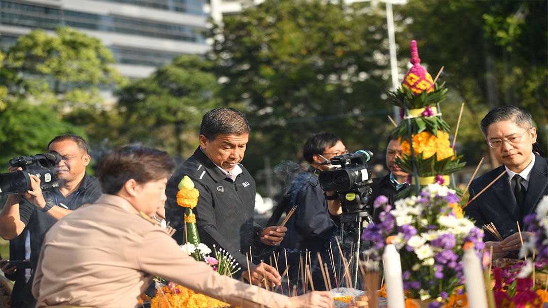 ‘ชัชชาติ’ ร่วมบวงสรวงงานกาชาดปี’68 เตรียมออกร้านอร่อย 50 เขต