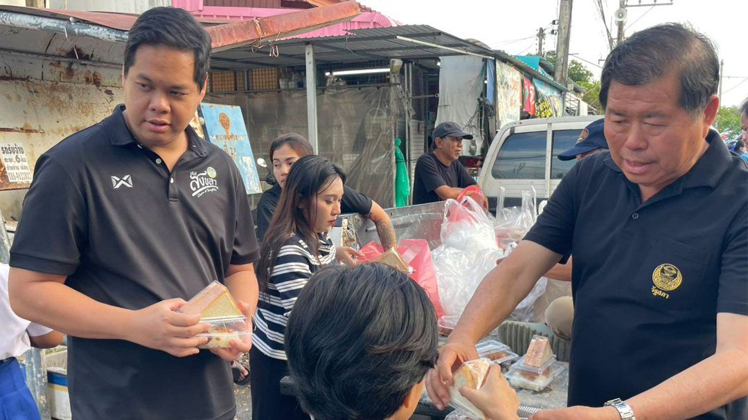 'ครัวบุญญามณี' ช่วยเหลือผู้ประสบน้ำท่วมหาดใหญ่ 14 วัน แจกข้าว-น้ำดื่ม-ถุงยังชีพกว่า 3 แสนชิ้น