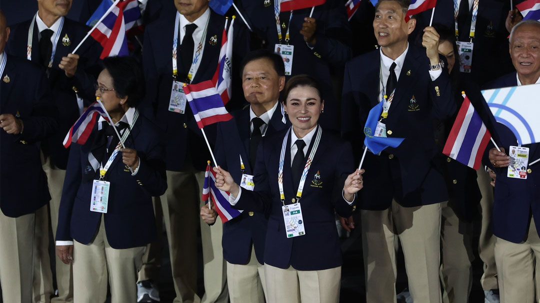 เปิดภาพ! พระราชินี ทรงพระดำเนินร่วมกับพาเหรดทัพไทยเข้าสู่สนามพิธีเปิดซีเกมส์ครั้งที่ 33