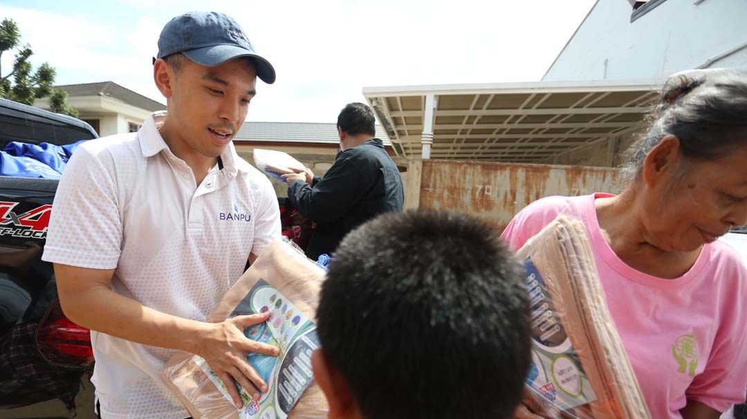 ‘บ้านปู’มอบ 2 ล้านบาท ลงพื้นที่เยี่ยมครอบครัวพนักงานและประชาชนที่ได้รับกระทบน้ำท่วมใต้