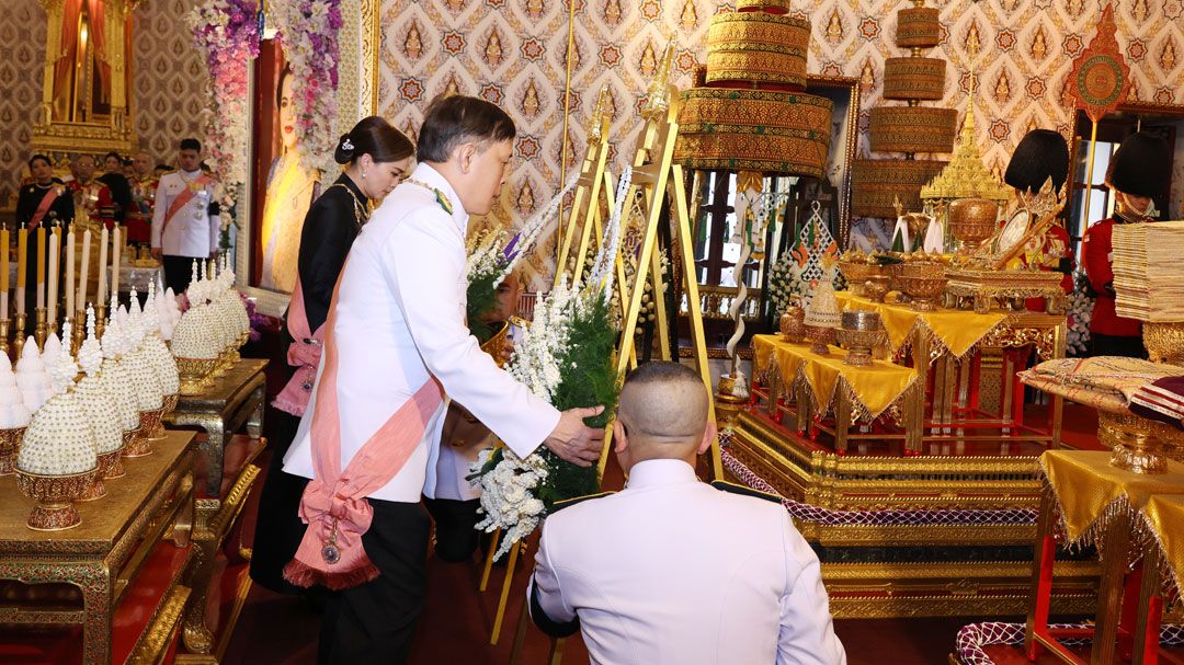 ในหลวง พระราชินี ทรงบำเพ็ญพระราชกุศล ปัญญาสมวาร (50วัน) ถวายพระบรมศพ สมเด็จพระพันปีหลวง