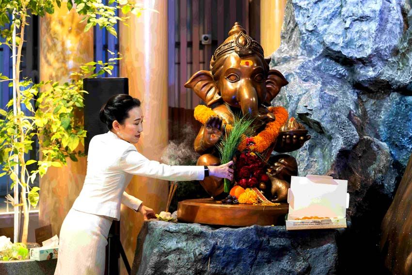 ‘บิ๊กซี ราชดำริ’ ส่งผ่านความมงคลทุกมิติรับปีใหม่ ด้วยพลังและศรัทธาจาก ‘ครอบครัวมหาเทพ’