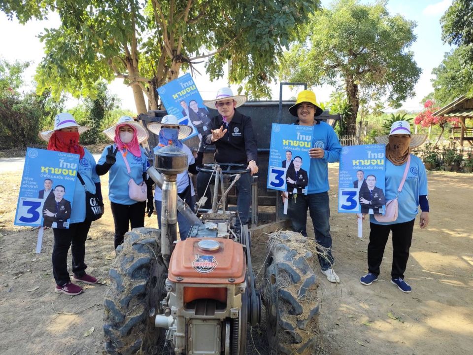 ธงชัย ขับรถอีแต๋นหาเสียง รับฟังปัญหาถึงพื้นที่ มุ่งผลักดันคุณภาพชีวิตเกษตรกร
