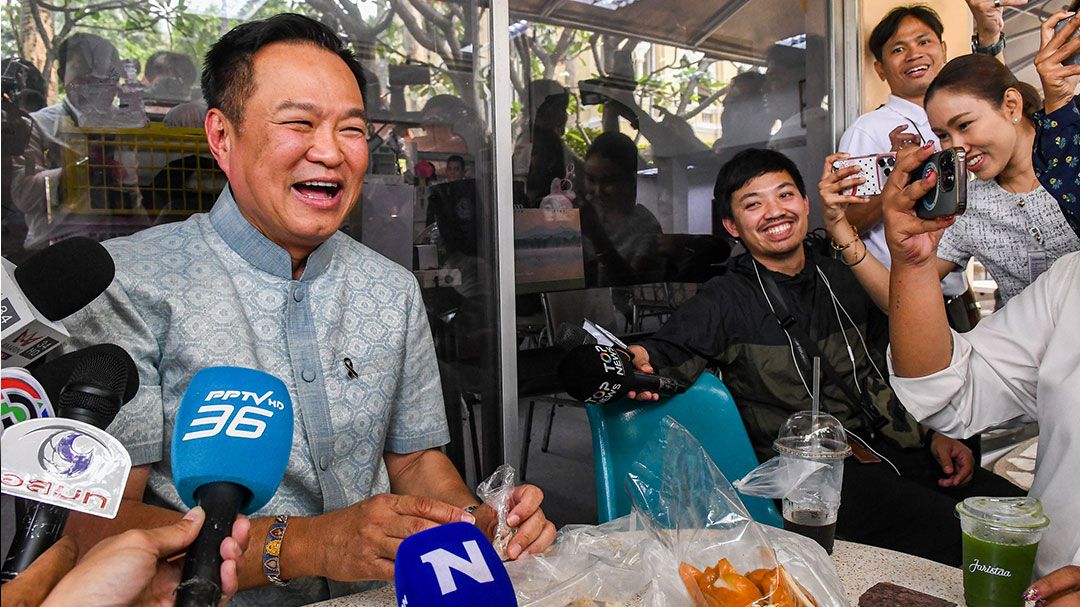 นายกฯถกเสธ.ทบ.ปมชายแดน  ไม่มีอะไรน่ากังวล  ทร.โชว์หลักฐานมัดเขมร