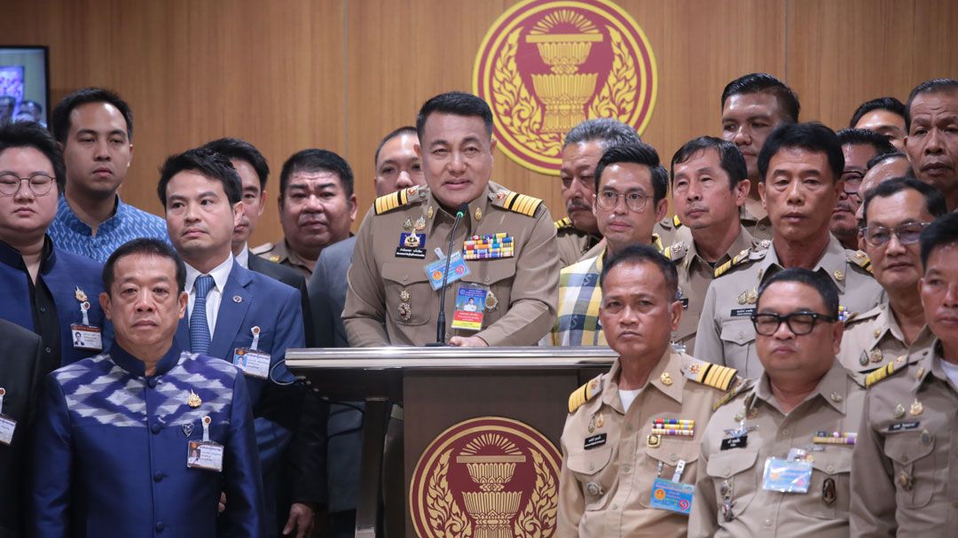 สั่งสอนสส.ส้ม กำนัน-ผญบ.บุกสภาฯ รับคำขอโทษปากพล่อย ‘ภัณฑิล’อ้างสื่อสารผิด