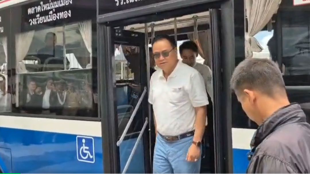 นายกฯ นำคณะนั่งรถ EV Smart Bus อบจ.ภูเก็ต ทางเดียวกันไปด้วยกัน รณรงค์ Carpool ลดใช้พลังงาน