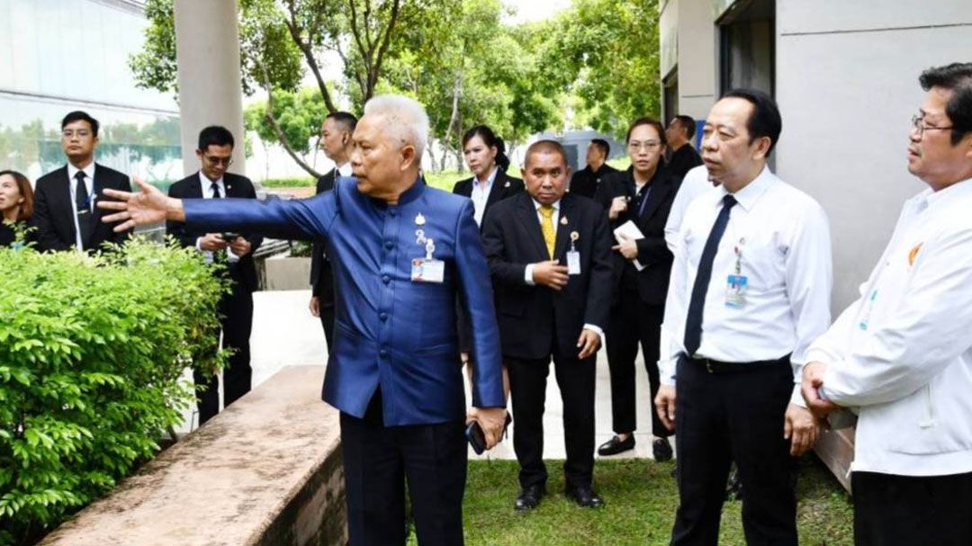 โสภณ ลุยแสกนความเรียบร้อยสภาแก้ปัญหาน้ำรั่วถึงต้นตอ จี้ผู้รับเหมาเร่งซ่อมก่อนหมดประกัน