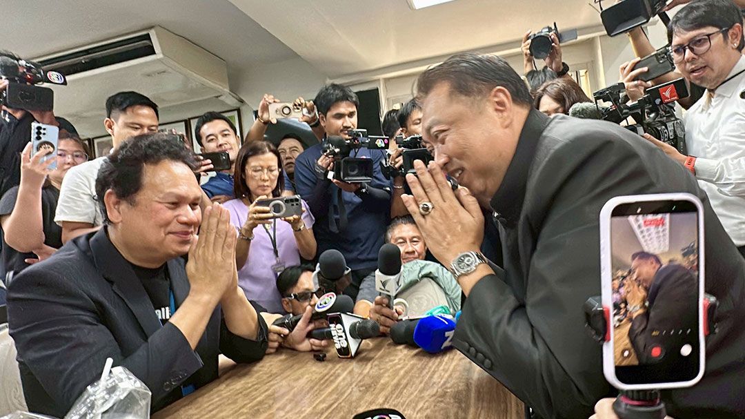 ‘สุชาติ’ยัวะเดินชนนักข่าว  ลั่นรู้จักน้อยไป  หลังโดนจี้ปมโพลทุจริต