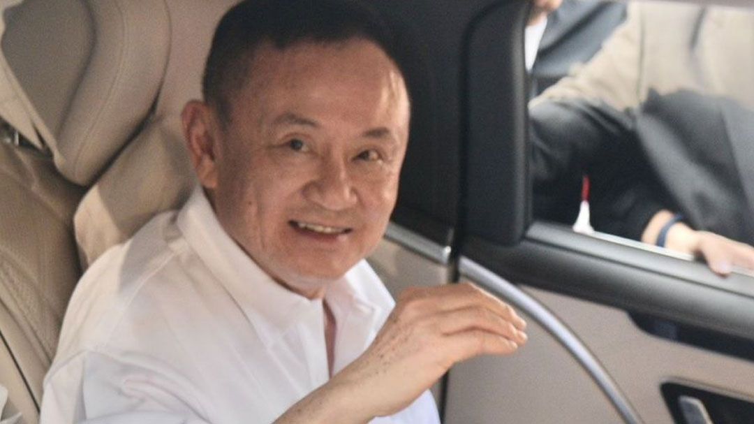 ปลดกำไลEM-จ่อบินปร๋อดูไบ ทักษิณเฮติดปีก คาดเยียม‘ยิ่งลักษณ์’