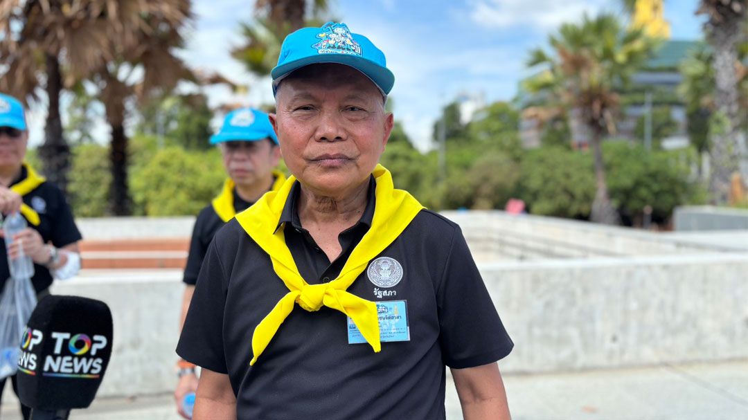 โสภณ นำทีมจิตอาสา เฉลิมพระเกียรติในหลวง ลุยตัดหญ้าตัดแต่งต้นตาลปรับภูมิทัศน์รอบสภา